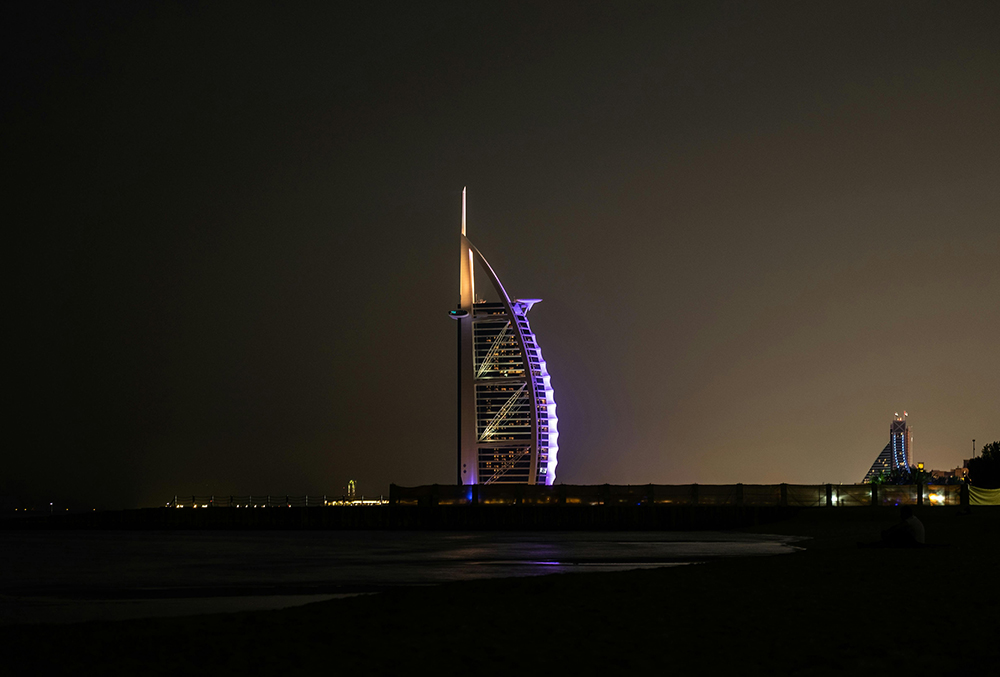 Fire Reported At Burj Al Arab, Burj Al Arab In Dubai, tension in dubai,luxury hotels in dubai attacked, luxury hotspots in dubai attacked,Iran attack Dubai,Dubai Iranian missile strike,