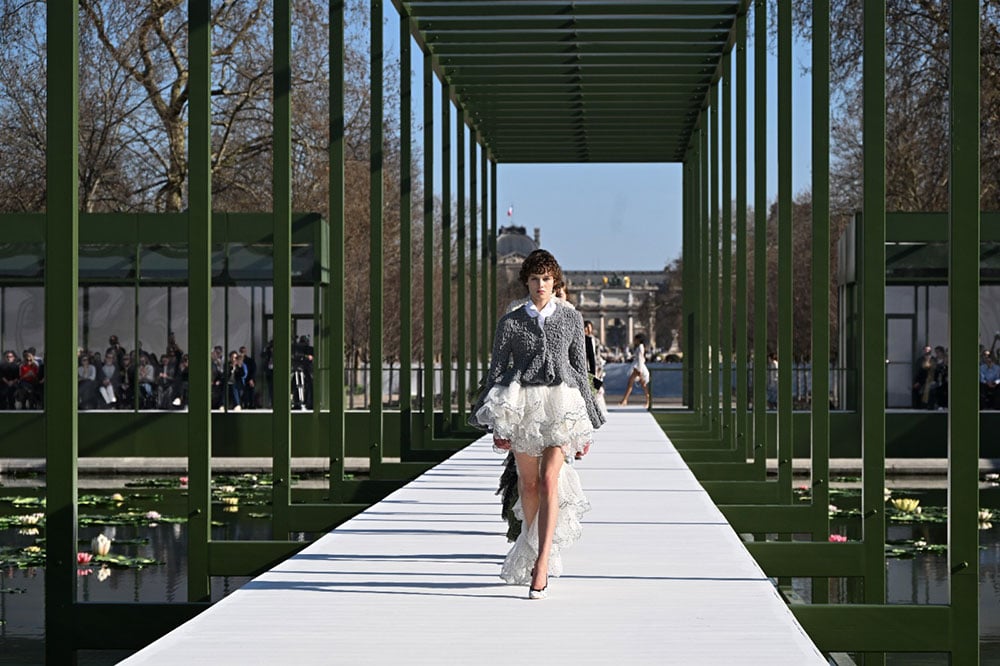dior fashion show at Jardin des Tuileries, dior iconic show at Jardin des Tuileries, dior viral fashion show invite, front row at dior, 