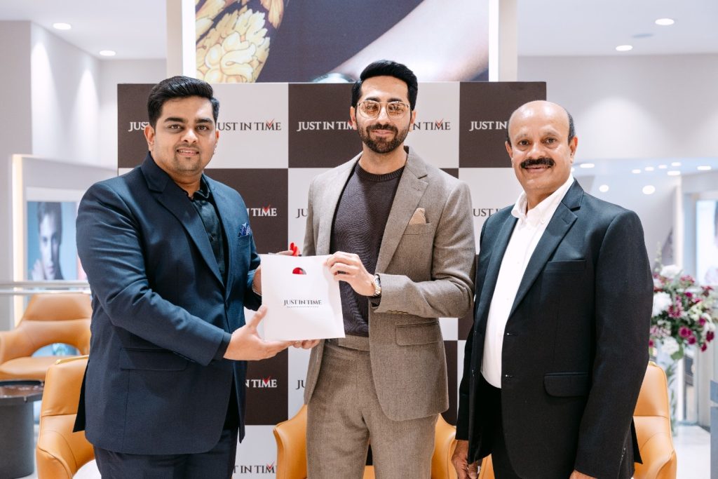 The launch ceremony itself reflected the scale of the occasion. Bollywood actor Ayushmann Khurrana