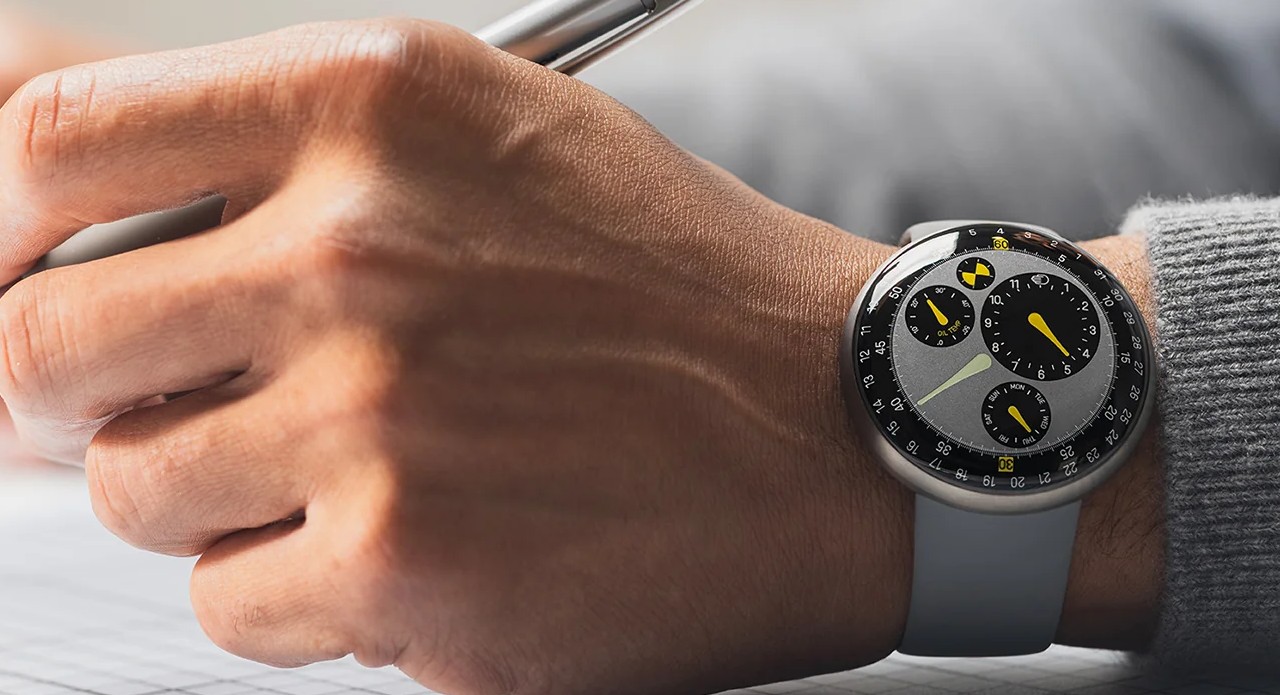 Oil filled watches are not gimmicks but feats of applied physics where optics fluid dynamics and horology converge to eliminate distortion enhance performance and redefine how time is perceived on the wrist