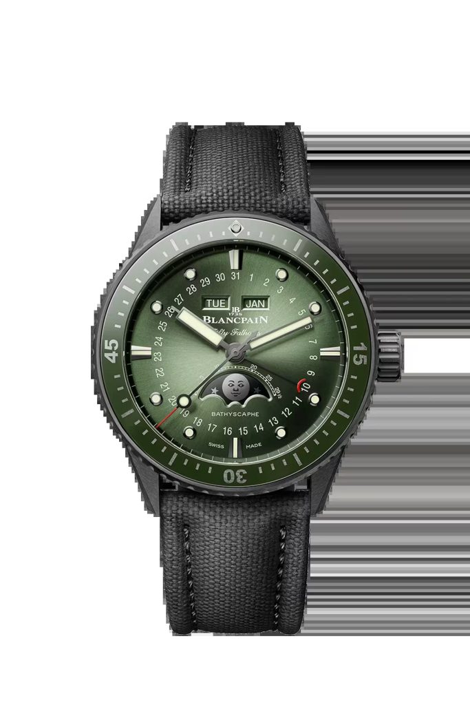 The timepiece is a compelling synthesis of robust dive watch engineering and refined haute horlogerie complications,