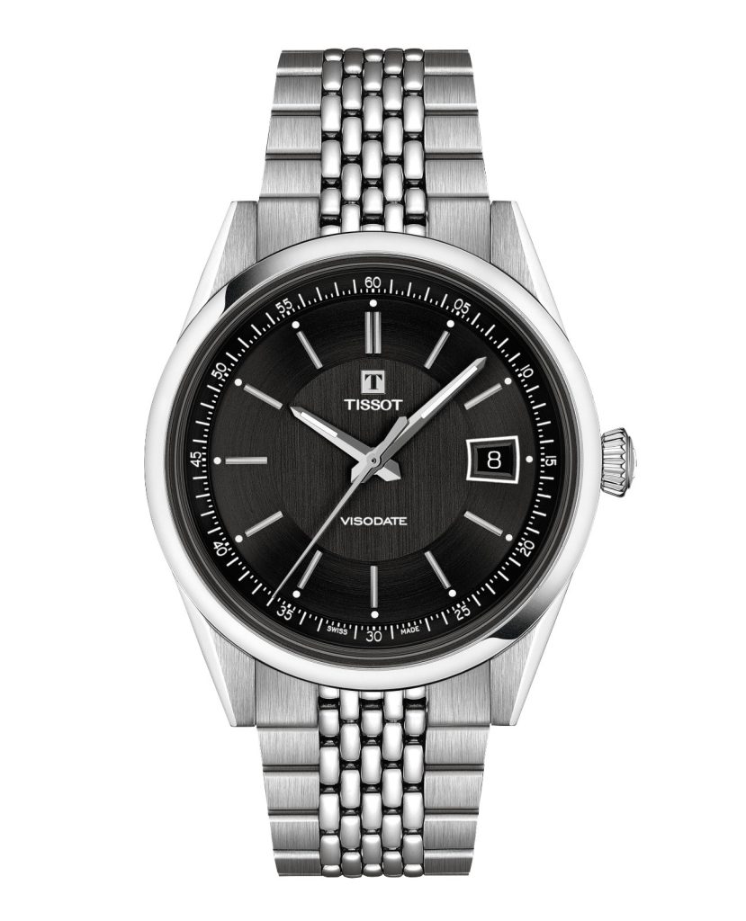 Crafted for the cadence of everyday life, the watch retains an effortless wearability, its 39mm stainless steel case