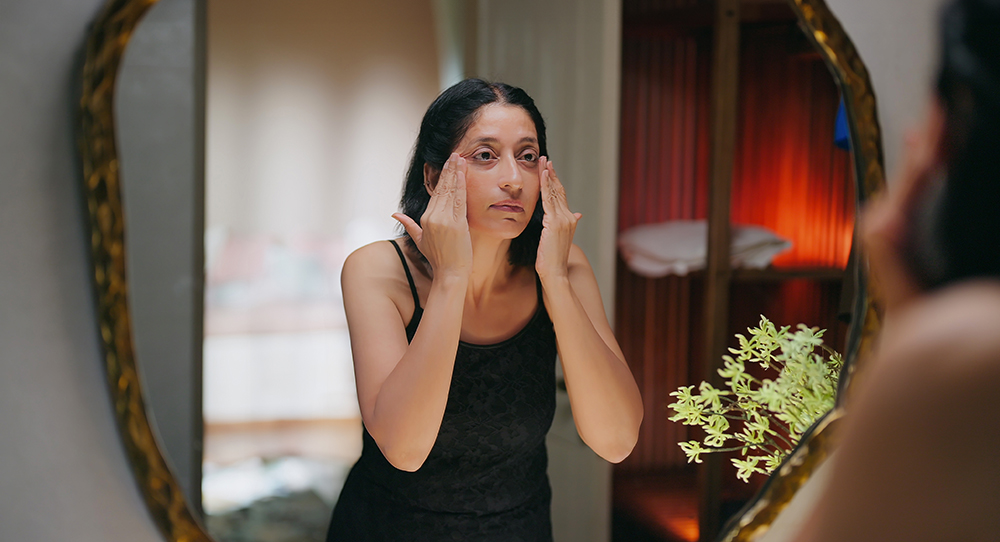 Skin flooding - When It Can Backfire, Effects Of Skin Flooding On Skin, glass skin trend, glowing skin tips, plump skin routine, dermatologist skincare advice, expert skincare tips, skincare routine for dry skin, 