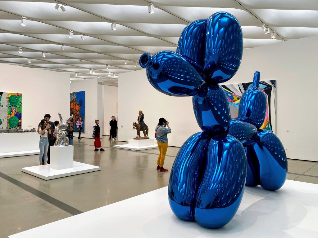Aries seeks impact and cultural relevance, making contemporary blue chip art a natural fit. Works by artists such as Jean-Michel Basquiat or Banksy carry bold visual language and strong market momentum