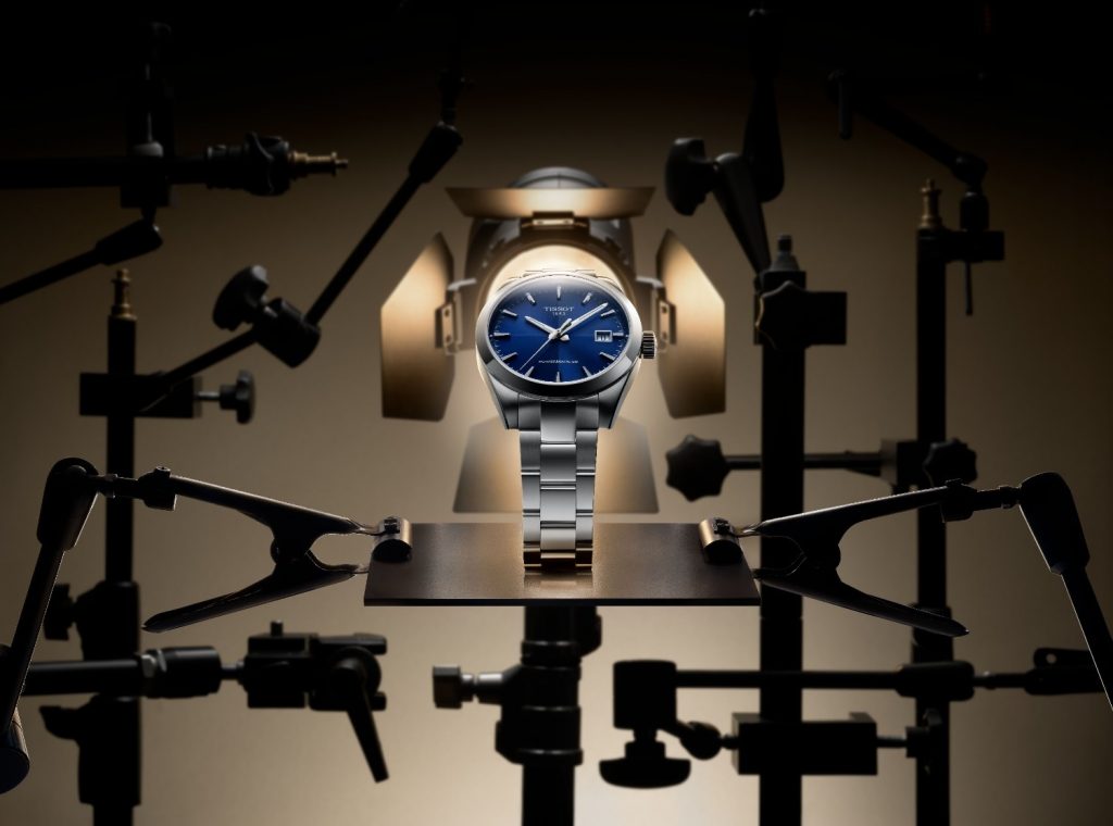 Available in shades of silver, black, deep blue, and green, it features a pyramidal texture with a sunray finish