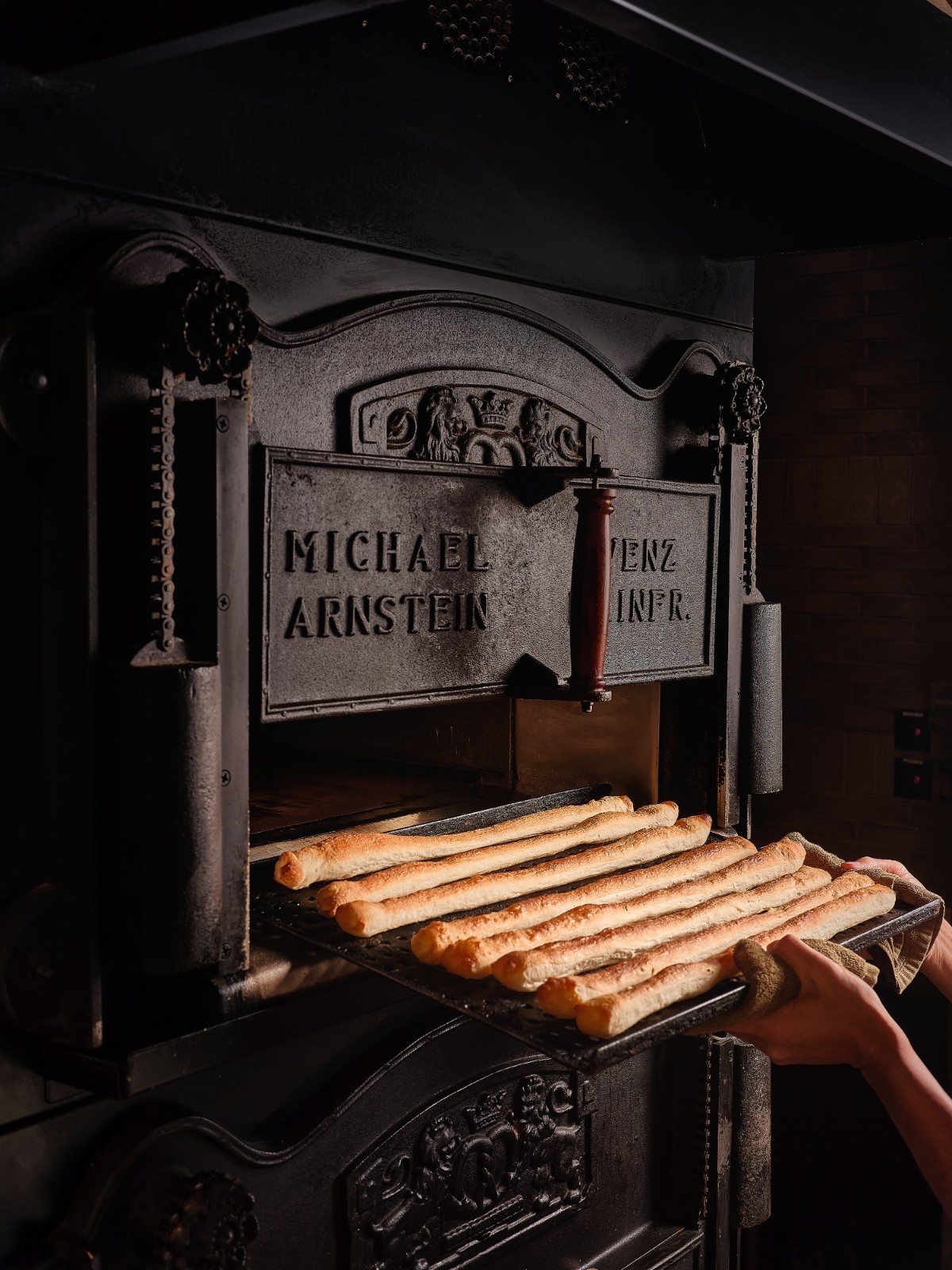 Grand Hyatt Hong Kong rooftop pool, Grand Hyatt Hong Kong conference facilities, Grand Hyatt Hong Kong modern rooms,