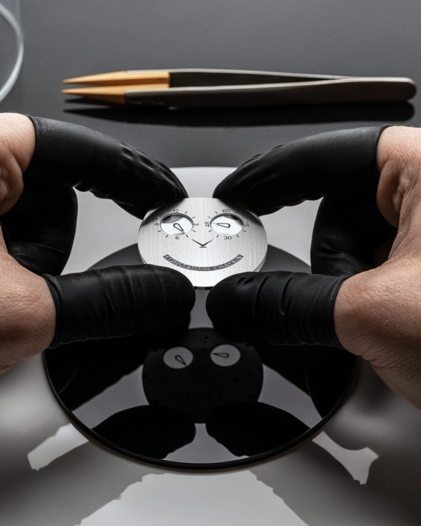 The movement architecture is an exercise in controlled madness. The balance assembly exists in a single plane