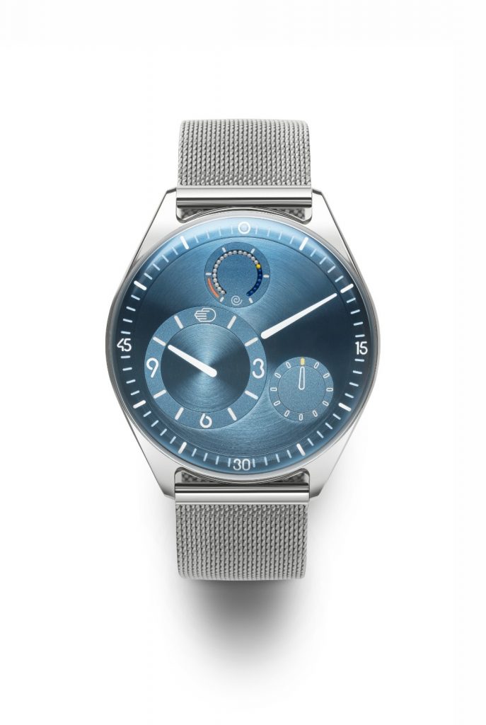 Then there is the power reserve indicator, which is frankly brilliant. Instead of a traditional hand or scale,