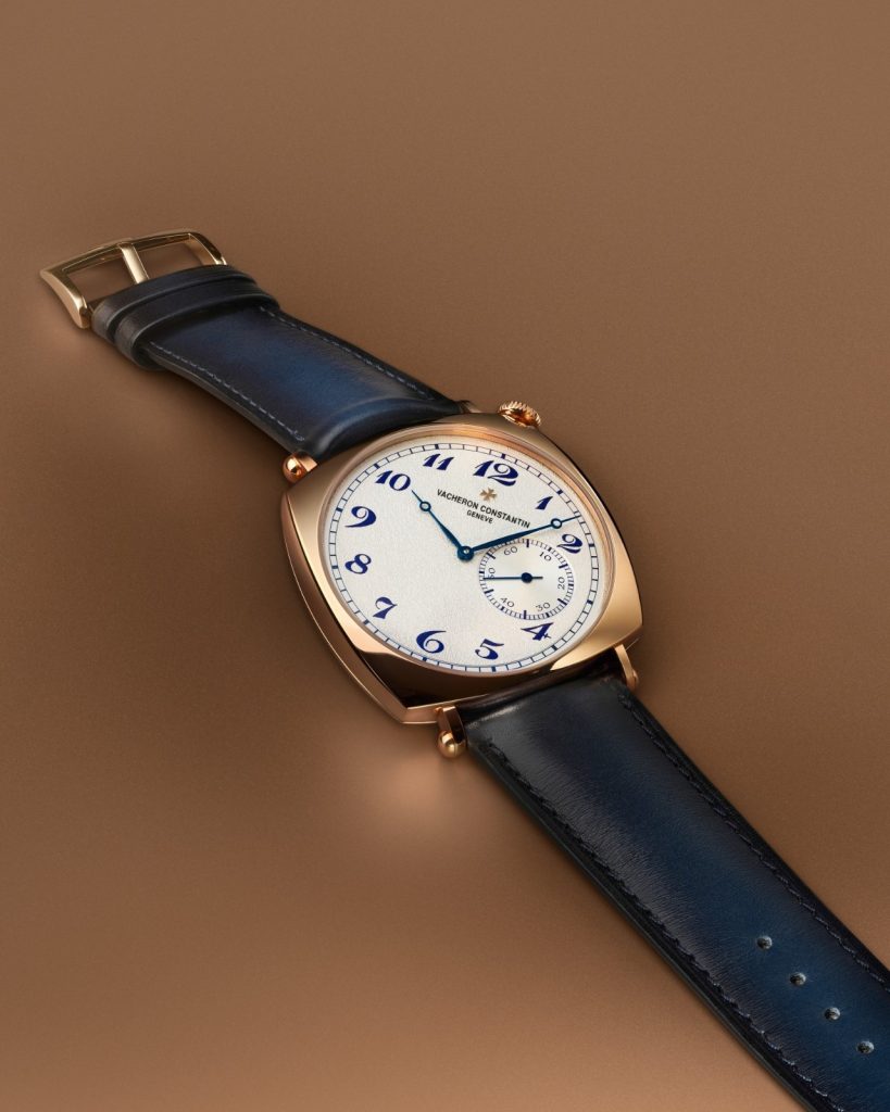 The Vacheron Constantin Historiques American 1921 presents itself in a 40mm 18ct pink gold case