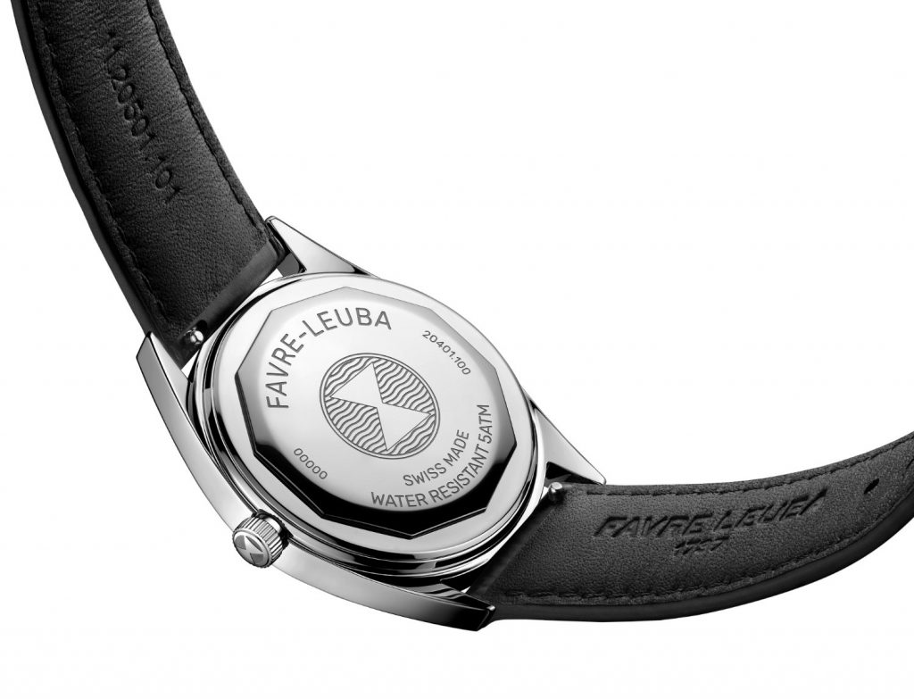 Rhodium plated hands, filled with Super LumiNova C1 X2 GL emitting a green glow, ensure legibility in low light