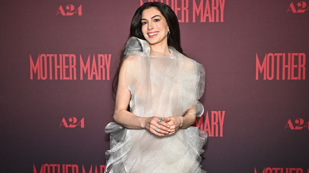 Anne Hathaway’s “Un-Wedding Dress”
