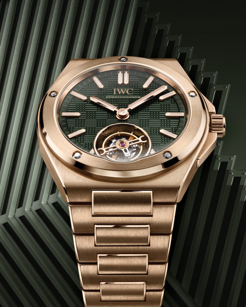 Limited to 100 pieces, the timepiece features a 41.6mm case, bezel with five functional screws