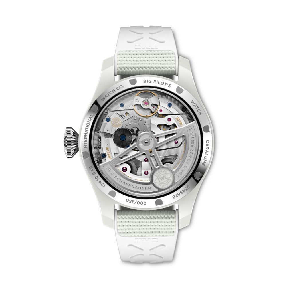 The date with an integrated power reserve indicator is located at 3 o'clock, month is displayed at 6 o'clock