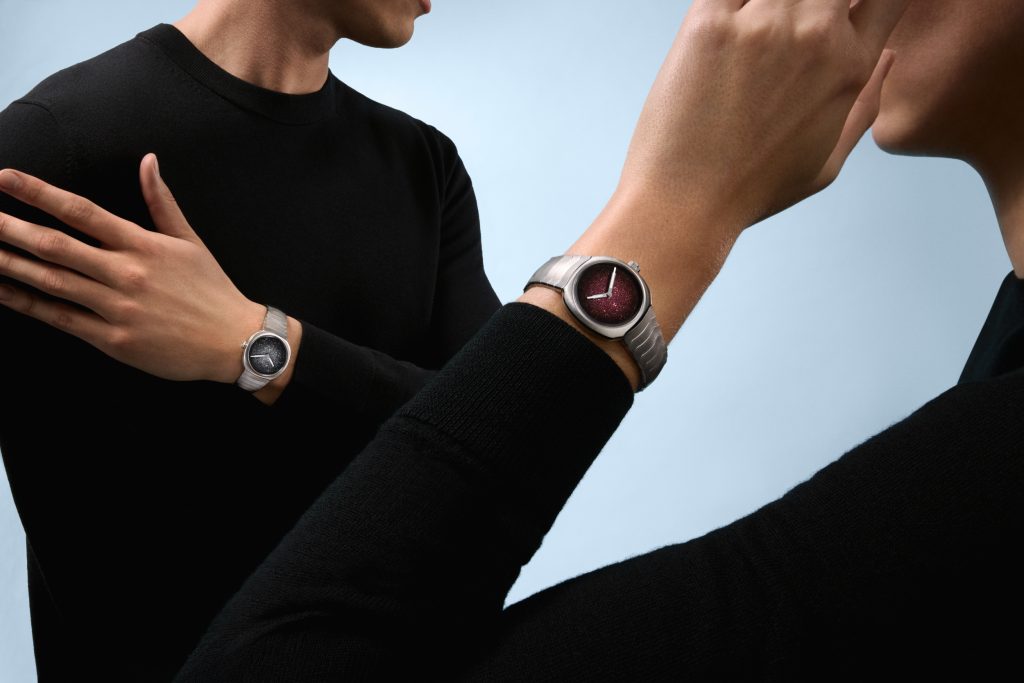 Reference 6400-1200 is presented as a steel model featuring a silver fumé dial with a frosted finish