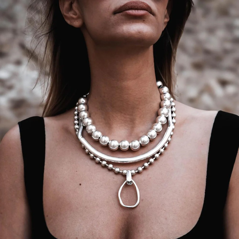 nostalgic accessories trend, funky necklace outfits, eclectic jewelry styling,