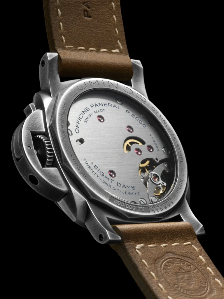Powering the watch is the hand-wound P.5000 calibre, equipped with an Incabloc Parechoc®