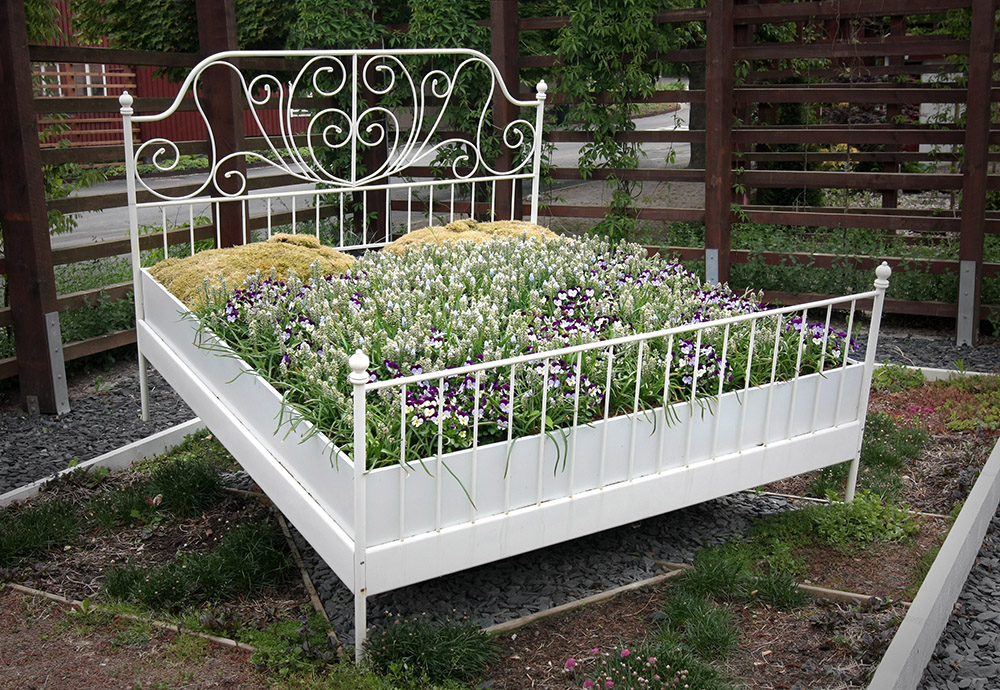 upcycling home decor,eclectic home design,sustainable home ideas,DIY upcycling projects,vintage home decor ideas,