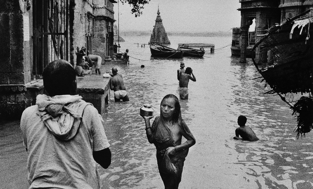 Raghu Rai, Floods in Varanasi (Detail), Inkjet print on archival paper, 1975. Collection: DAG.