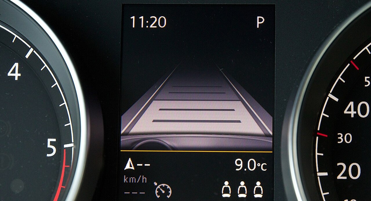 Cruise control feels like a comfort feature, but quietly transforms into a remarkably effective tool for saving fuel and preserving mechanical health by maintaining consistency rather than chasing speed