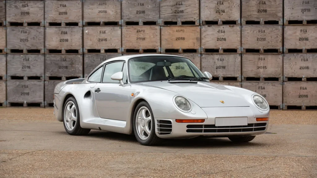 The Porsche 959 looked like a slightly swollen 911, which was rather misleading