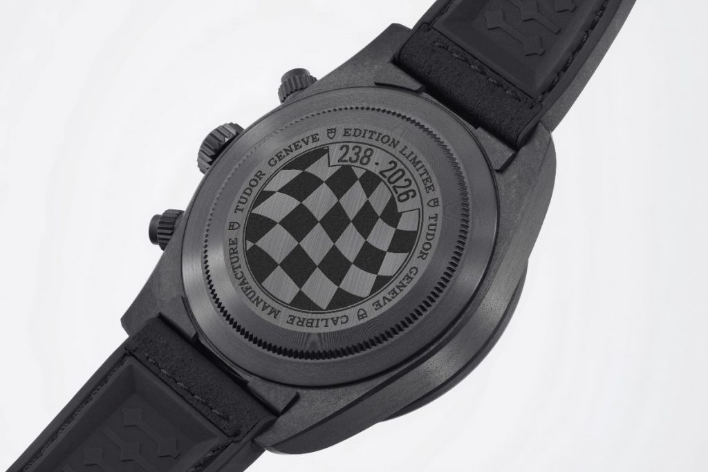 Finally, the strap. The Black Bay Chrono “Carbon 26” arrives on a hybrid leather-rubber strap with a tyre-pattern texture