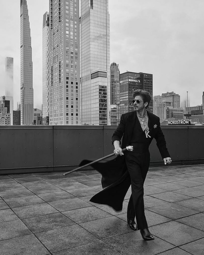 Shah Rukh Khan in Sabyasachi,indian celebs at met gala 2026, indian actors on met gala red carpet,srk, shah rukh khan, shah rukh sabyasachi, srk at met gala, king khan makes met gala debut, shah rukh khan at met gala 2025, srk wears sabyasachi at met gala 2025, 