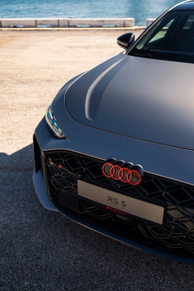 The RS 5 now serves as the official car for the F1 Pirelli Hot Laps programme