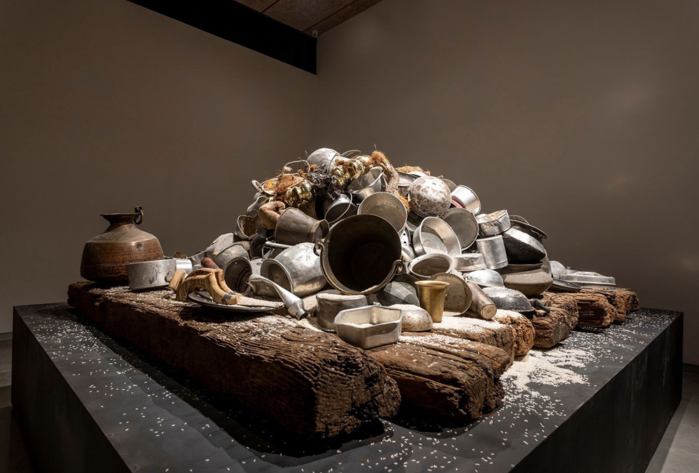 Subodh Gupta's Solo Show At NMACC, Subodh Gupta famous sculptures,Met Gala 2026,Mango bag Met Gala,Kitchen utensil mask,Met Gala viral looks