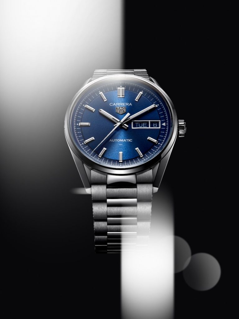 The novelty arrives in its signature blue with a 41mm