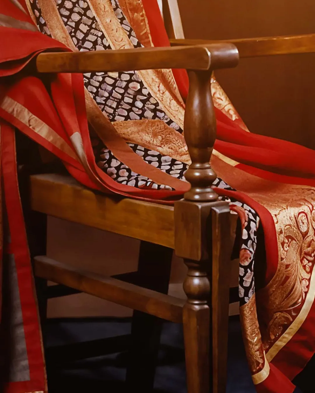 Banarasi saree, Kanjivaram saree, Chanderi saree, Bandhani saree, Patola saree, Tant saree, Jamdani saree, Sambalpuri saree, Paithani saree, Maheshwari saree, Baluchari saree,