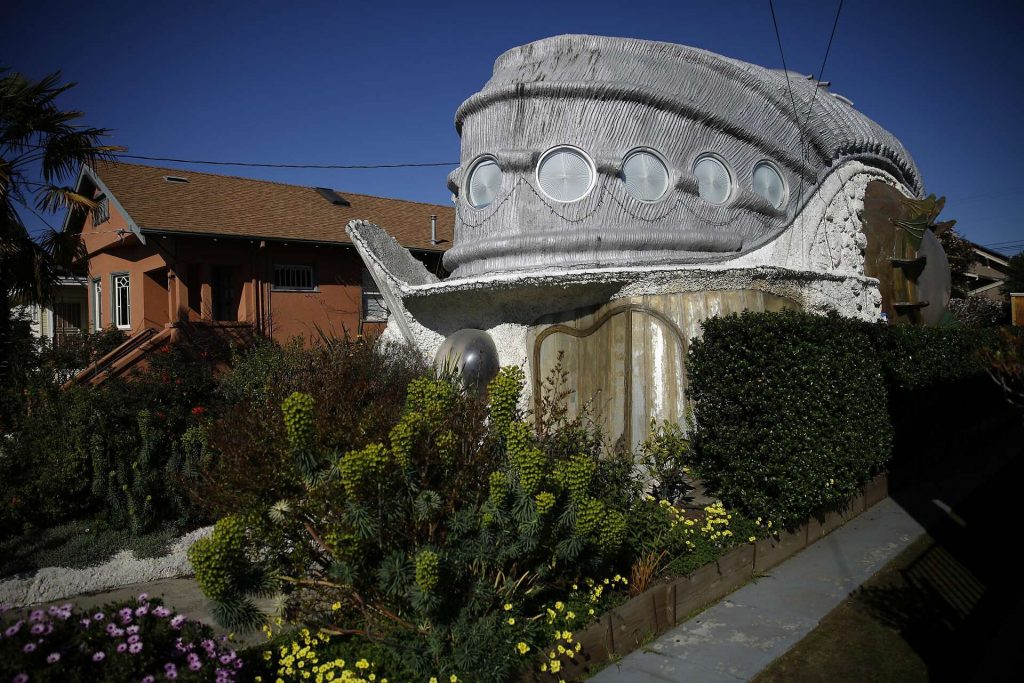 Because apparently architecture was not enough, Tssui also stepped into sculpture