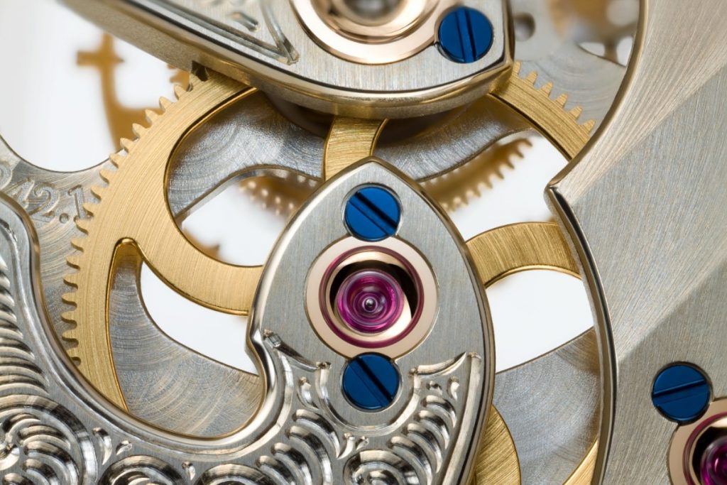 Polished Roman numerals at III, IX, and XII are combined