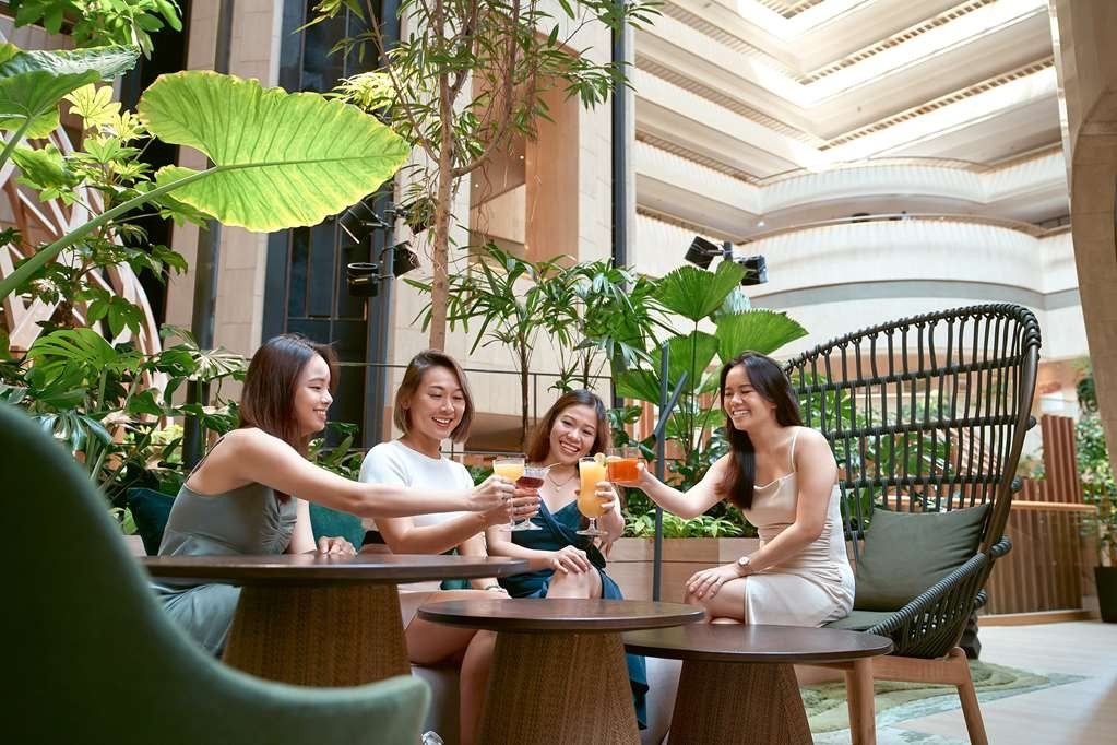 Parkroyal Collection Marina Bay Singapore best restaurants, Parkroyal Collection Marina Bay Singapore fine dining, Parkroyal Collection Marina Bay Singapore rooftop dining,