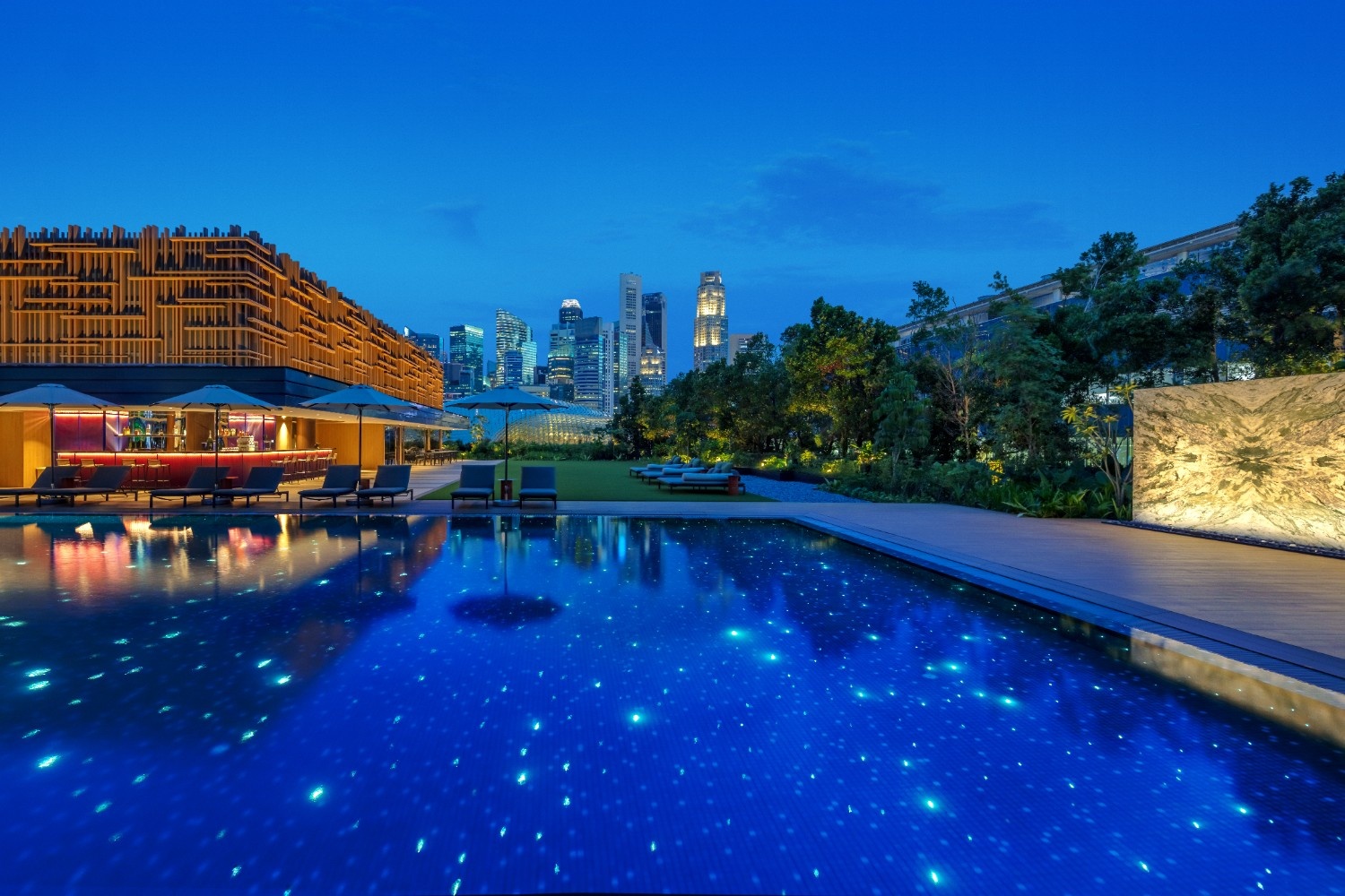 Parkroyal Collection Marina Bay Singapore scenic hotel views, Parkroyal Collection Marina Bay Singapore buffet restaurant, Parkroyal Collection Marina Bay Singapore luxury dining experience,