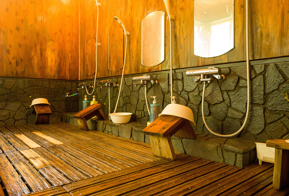 cedar ofuro tub, Japanese soaking experience, compact Japanese ofuro
