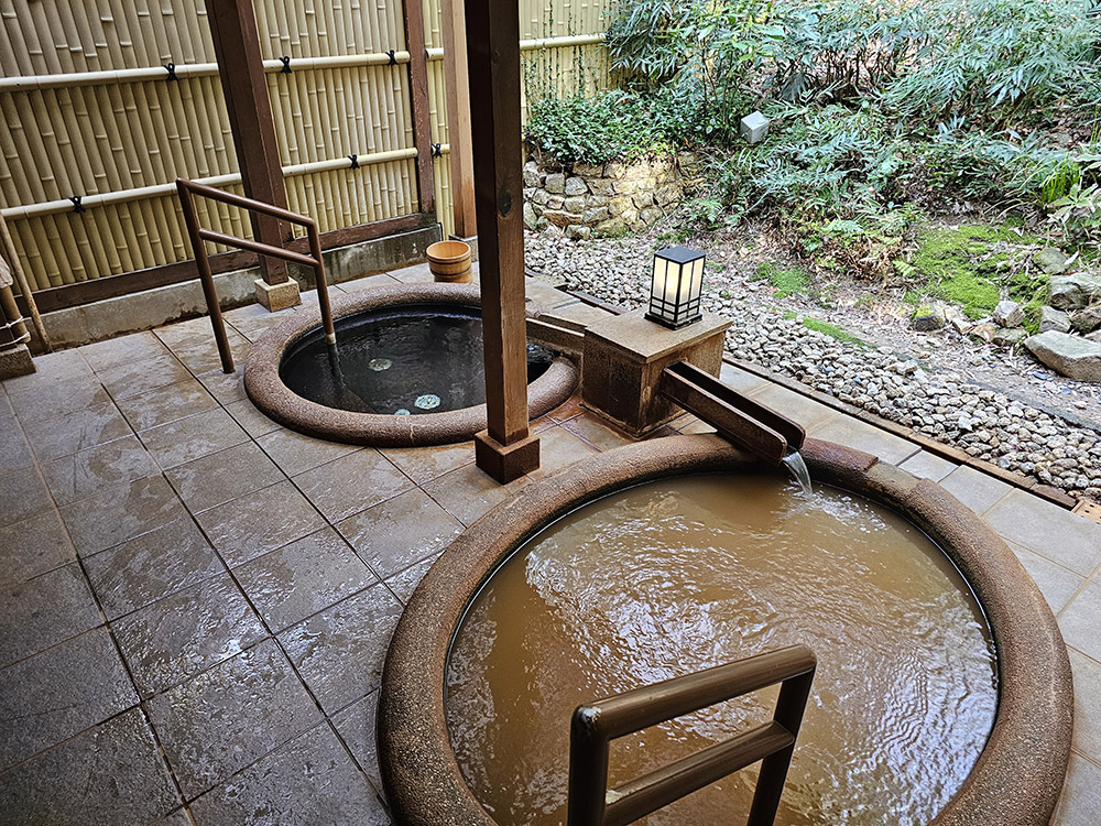Japanese spa bathroom, Feng shui bathroom ideas, Japanese onsen bath,