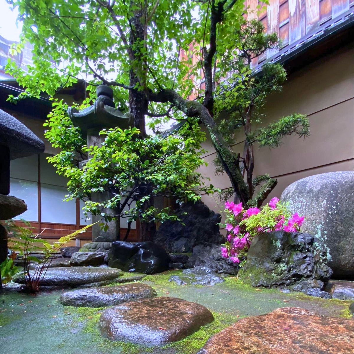 traditional Japanese onsen, Japanese hot spring spa, onsen bathing culture, luxury Japanese onsen,