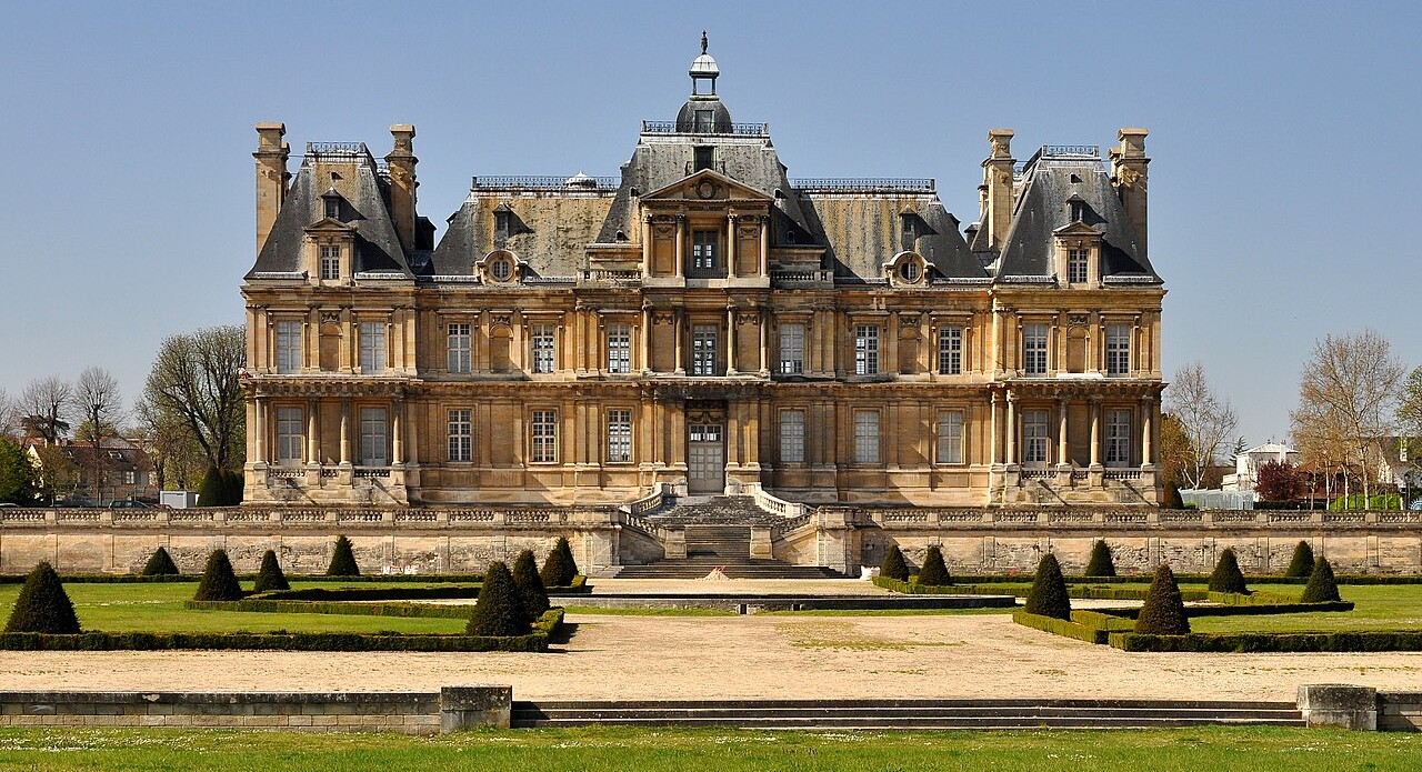 Long before penthouses, branded residences, and billionaire skyscrapers arrived, Europe’s great houses had already established the blueprint for prestige, permanence, and generational wealth