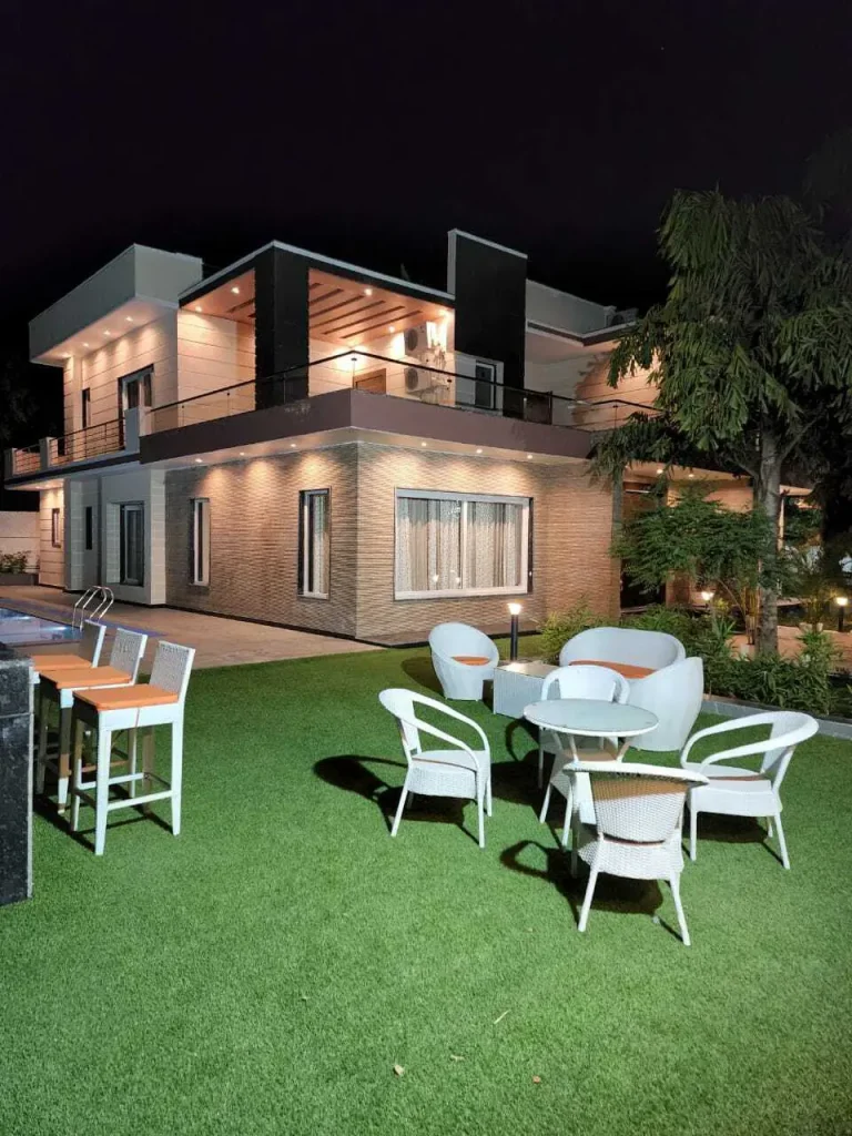 Positioned strategically between South Delhi and Gurugram, Kapashera has quietly evolved into one of the National Capital Region's most