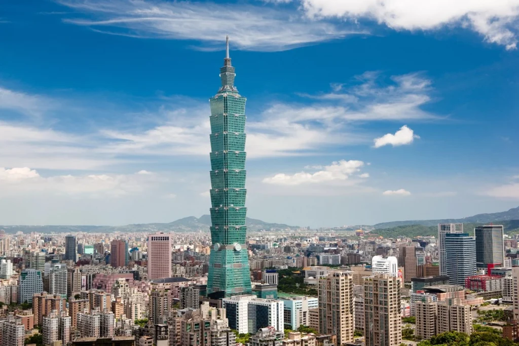 Gemini gets bored quickly, making versatile city properties particularly appealing
