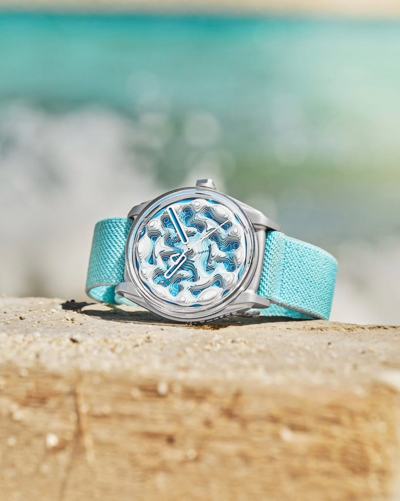 The watch is housed in a 39.5 mm die-cast 316L steel monobloc case measuring