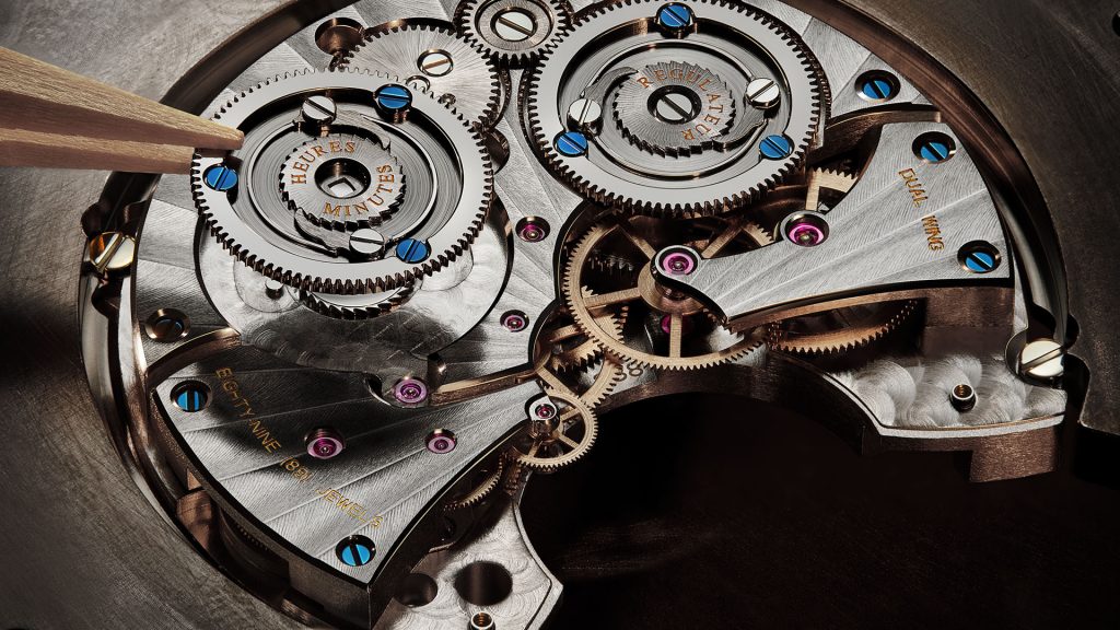 Each barrel provides 46 hours of power reserve. Turning the watch