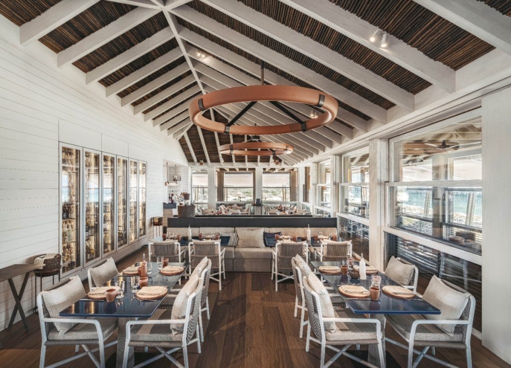 A hospitality project blending architecture, nature and understated luxury