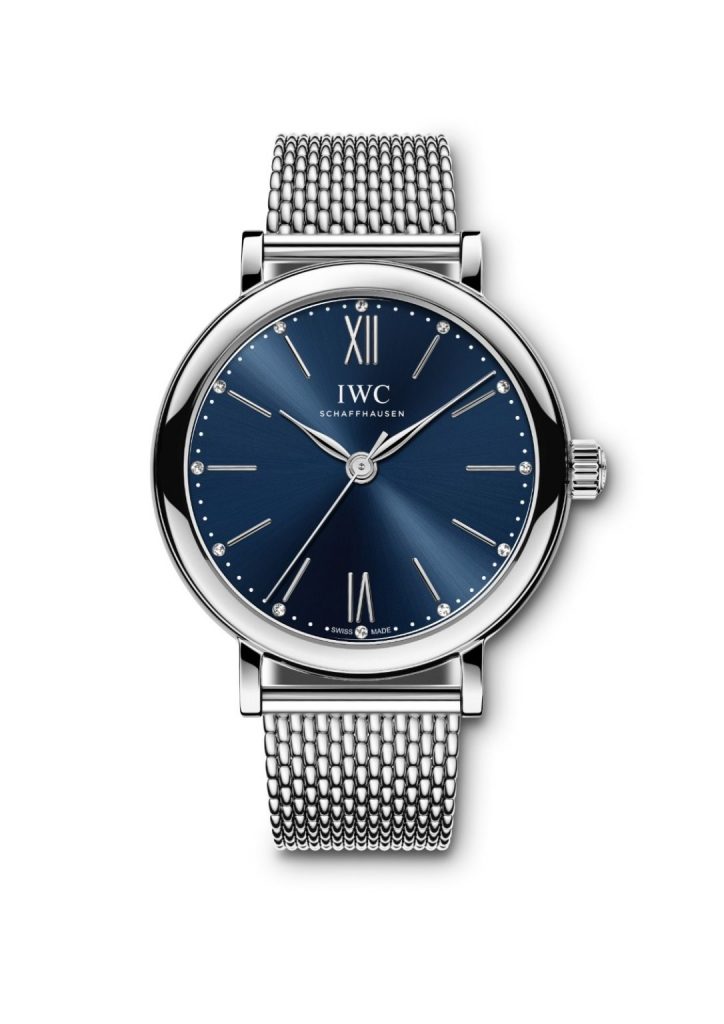 Inspired by traditional Italian metalworking techniques, the Milanese bracelet uses finely woven steel mesh to create extraordinary comfort and a distinctive vintage character. It feels almost like fabric while maintaining the durability of metal.