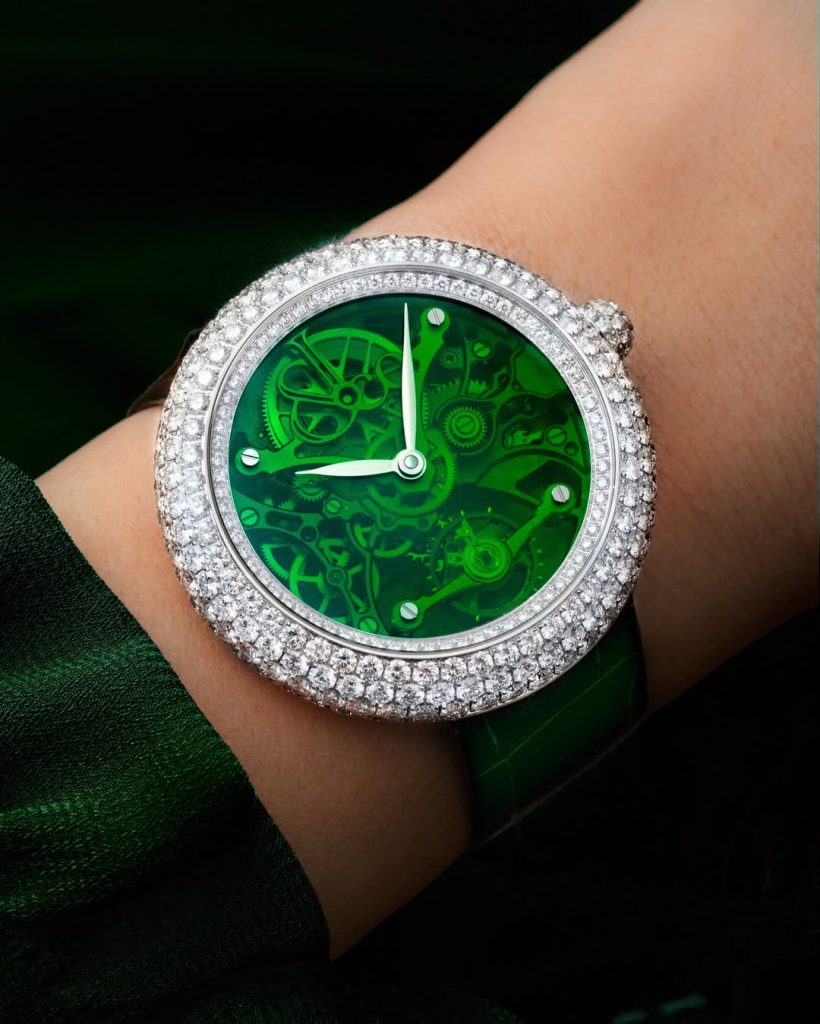At the centre sits the green mineral crystal dial, revealing the intricate world beneath