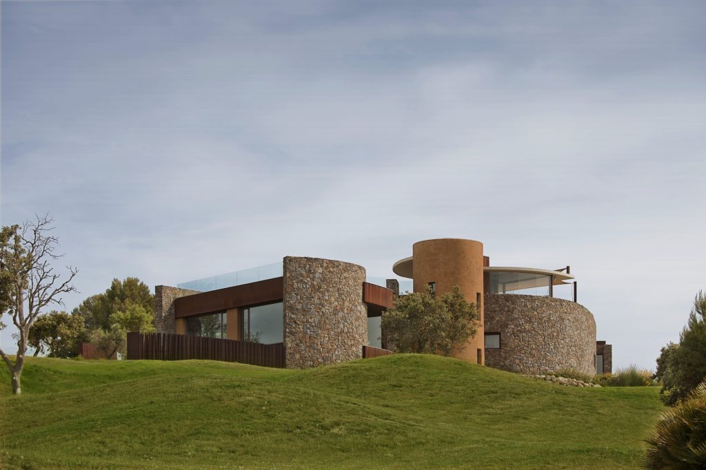 The most successful golf course homes are not defined simply by size or expensive finishes