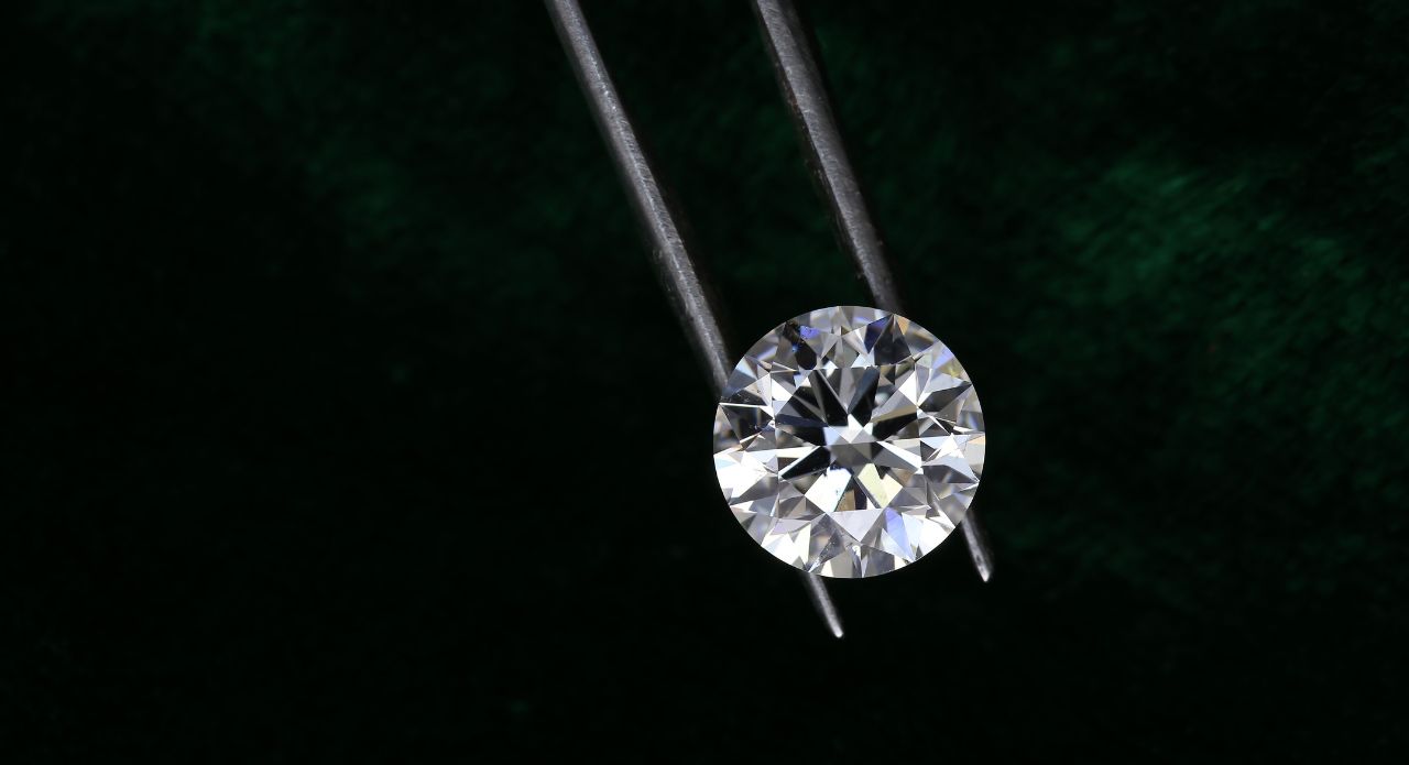 Natural or Lab-Grown Diamonds? How to Choose the Right Stone in 2026
