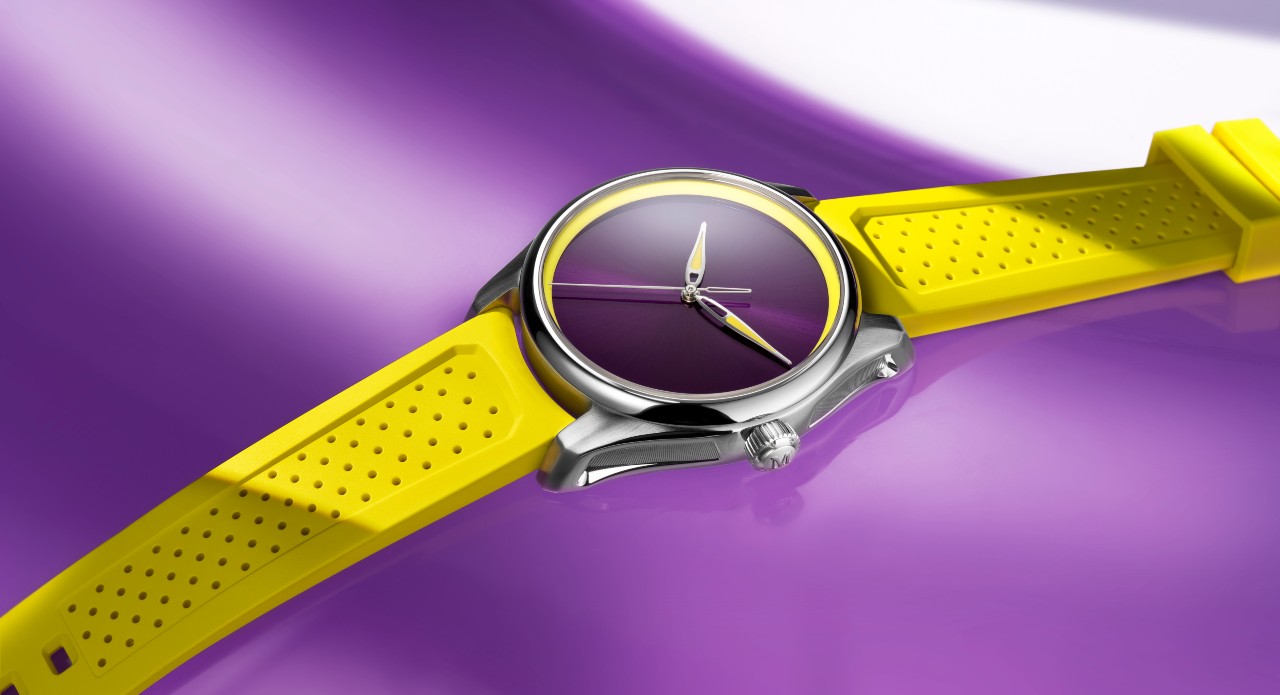 Explore summer watches that combine water resistance, durability and refined craftsmanship, designed for beach escapes, coastal journeys and everyday elegance