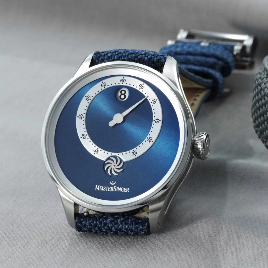 The 40.5mm stainless steel case of the Panthero Jumping Hour Blue Sunburst Finish