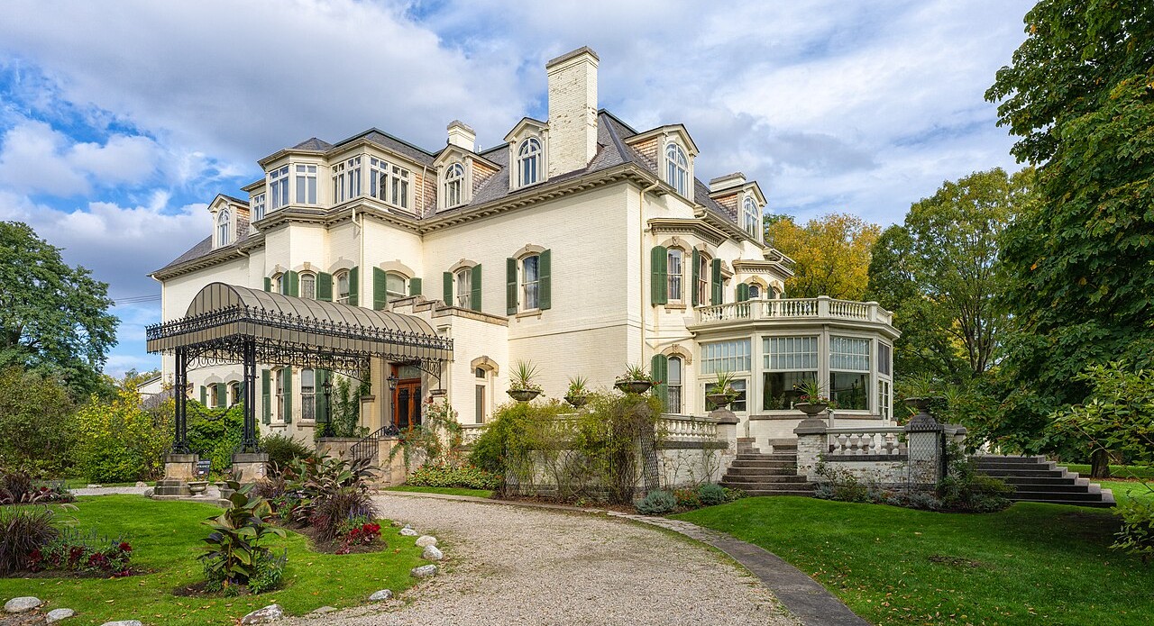 Why Ultra-Luxury Homes Are Becoming Private Art Museums